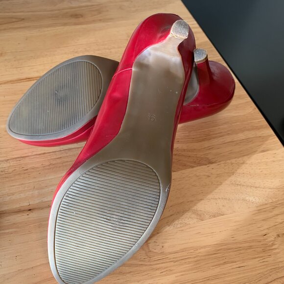 Kelly & Katie Pump - Picture 3 of 3